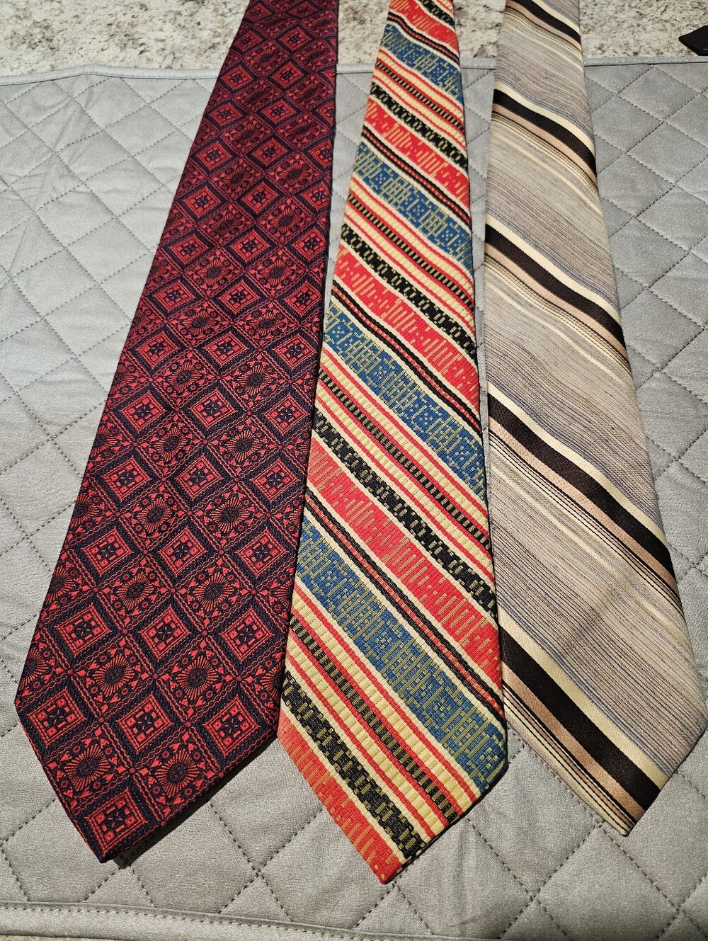 Men's Red Patterned Necktie - Classic Formal Accessory Vintage Retro - Picture 1 of 3